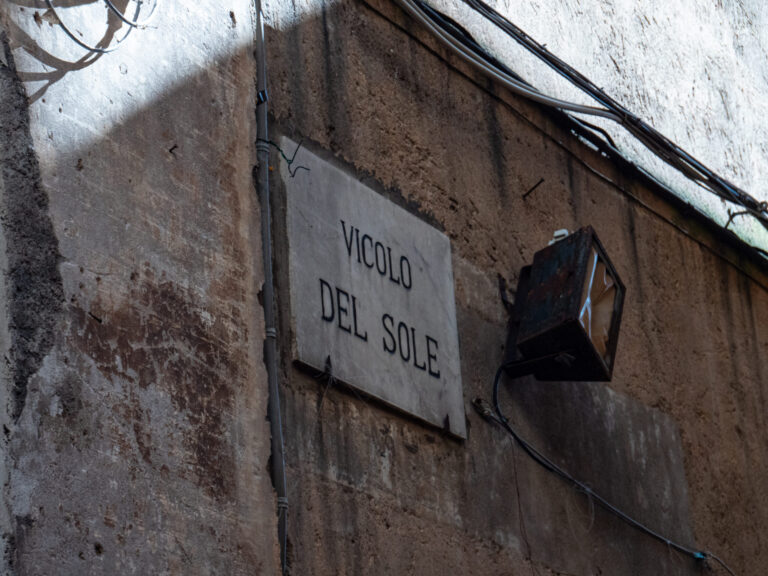 Insegna Vicolo del Sole
